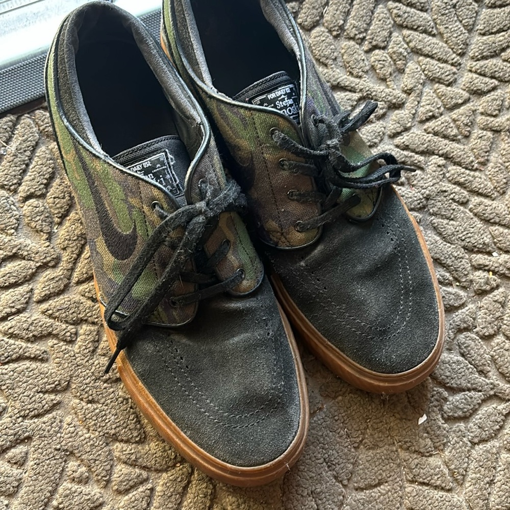 Nikes Men Shoes